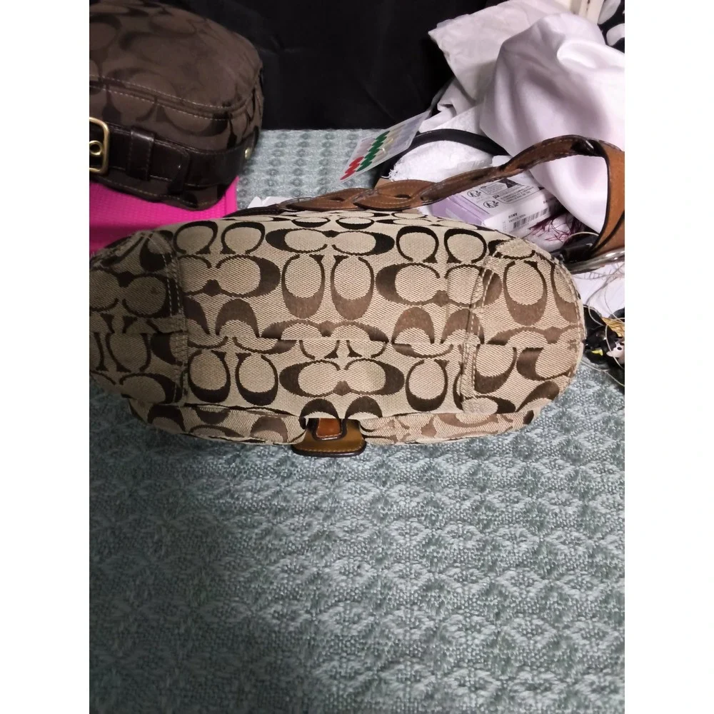 93.Coach Soho Signature shoulder bag